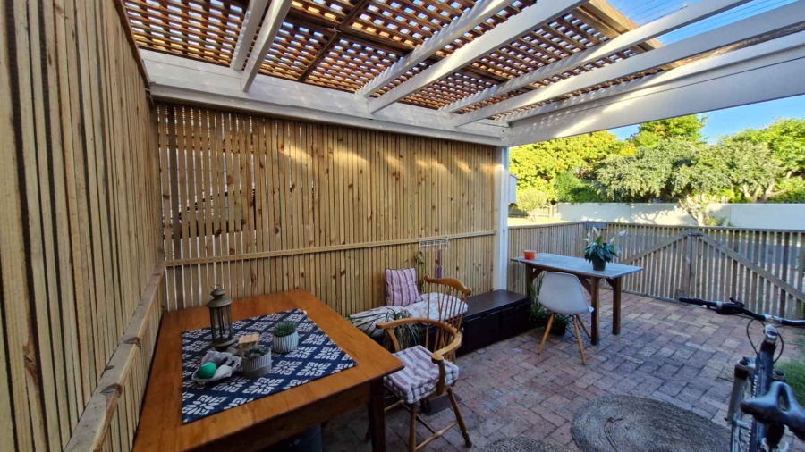 To Let 4 Bedroom Property for Rent in Lake Michelle Western Cape